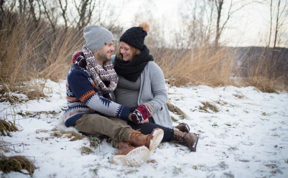 Gravidfotografering med vinterkänsla